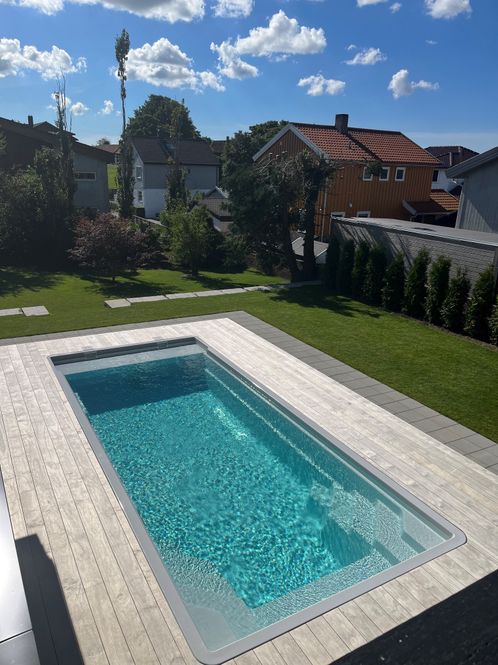 Hovedbilde Monaco 1000 glassfiberbasseng med benk/beach-sone